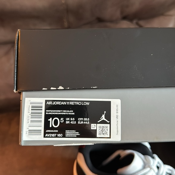 Air Jordan 11 Retro Low - Picture 7 of 8